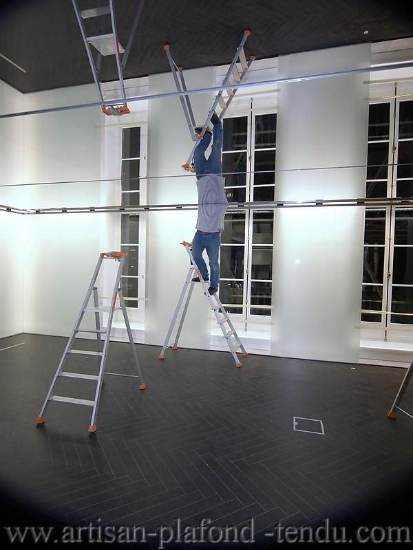 installation plafond miroir